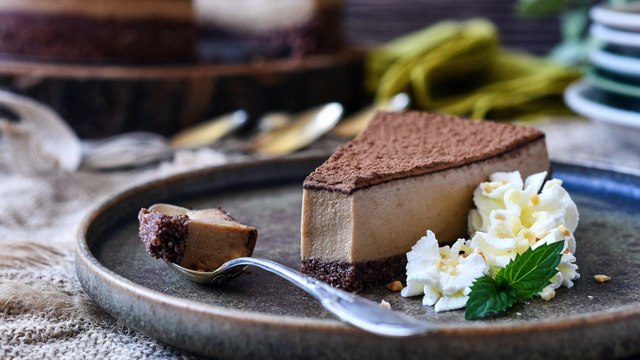 Una tarta de queso y café sin horno que nos tiene enganchados