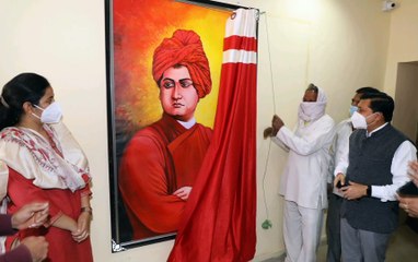 स्वामी विवेकानंद की तस्वीर का अनावरण