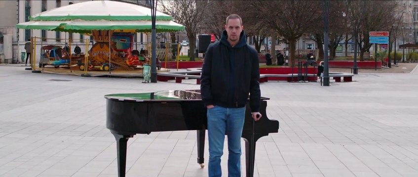 Grand Corps Malade et Louane : le clip Derrière le brouillard