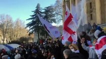 Manifestação de protesto invade ruas de Tiblissi