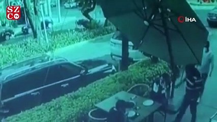Meksika’da bir kişi kendisini soymaya çalışan hırsızlarla çatışmaya girdi