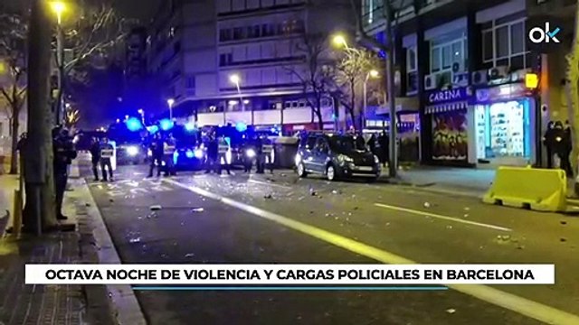 Octava noche de violencia y cargas policiales en Barcelona