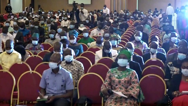 Législatives 2021 : La CEI distribue les affiches aux candidats retenus