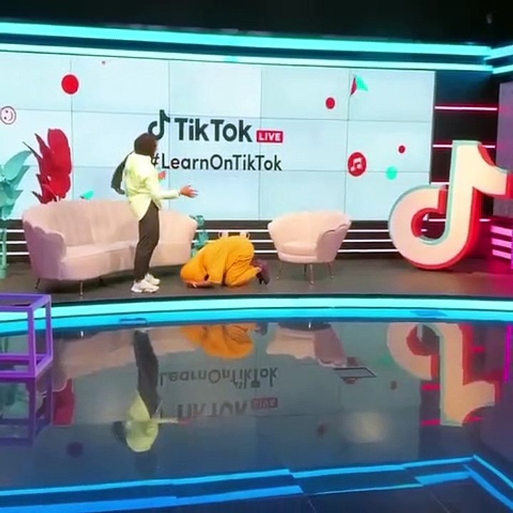 مهيرة عبد العزيز في إحدى حلقات برنامجها على تطبيق " تيك توك"