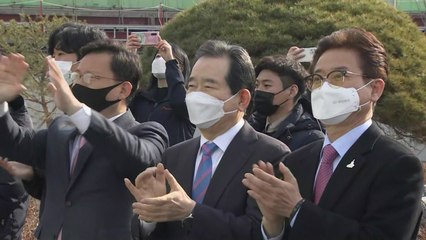 정 총리, AZ 백신 출하 현장 찾아 "백신의 정쟁화 멈춰야" / YTN