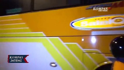 Truk Tronton Tabrak Mundur 4 Mobil