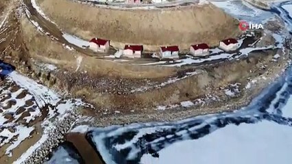 Bayburt'ta buz tutan gölet ve akarsular kartpostallık görüntüler oluşturdu