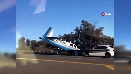 ABD'de ilginç kaza: Uçak araca çarptı