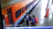 लखनऊ: चलती ट्रेन में चढ़ने की कोशिश में गिरी लड़की, वीडियो में देखें कैसे महिला सिपाही ने बचाई जान