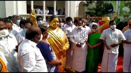 மறைந்த முன்னாள் முதல்வர் ஜெயலலிதாவின் பிறந்தநாள்:   முதல்வர் மற்றும் துணை முதல்வர்  அவரது திருவுருவப் படத்துக்கு மாலை அணிவித்து மரியாதை செலுத்தினர்