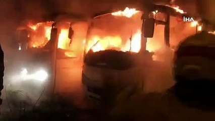 Bursa'da iki otobüs alevler içinde kaldı, yaşlı çift dumandan etkilendi