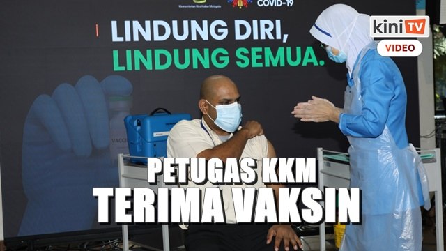 Empat petugas KKM turut terima vaksin Covid-19 hari ini