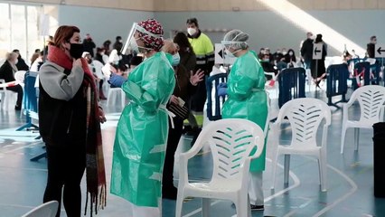 España sale del riesgo extremo con todas las miradas puestas en las vacunas