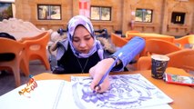 الإرادة القوية تكسر كل الحواجز.. فنانة مصرية ترسم ﺑﻘﺪﻣﻬﺎ أﺟﻤﻞ اﻟﻠﻮﺣﺎت