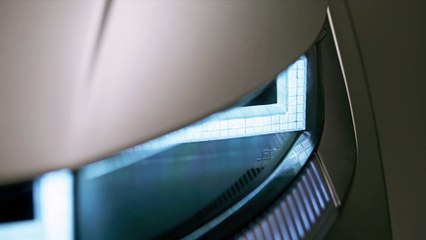 Le crossover Hyundai Ioniq 5 électrique affiche une silhouette de fastback moderne