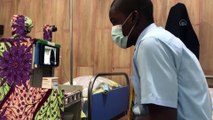 ABUJA - Nijeryalı öğrenciler, sağlık çalışanlarının Kovid-19 hastalarıyla temasını en aza indirmek için robot tasarladı