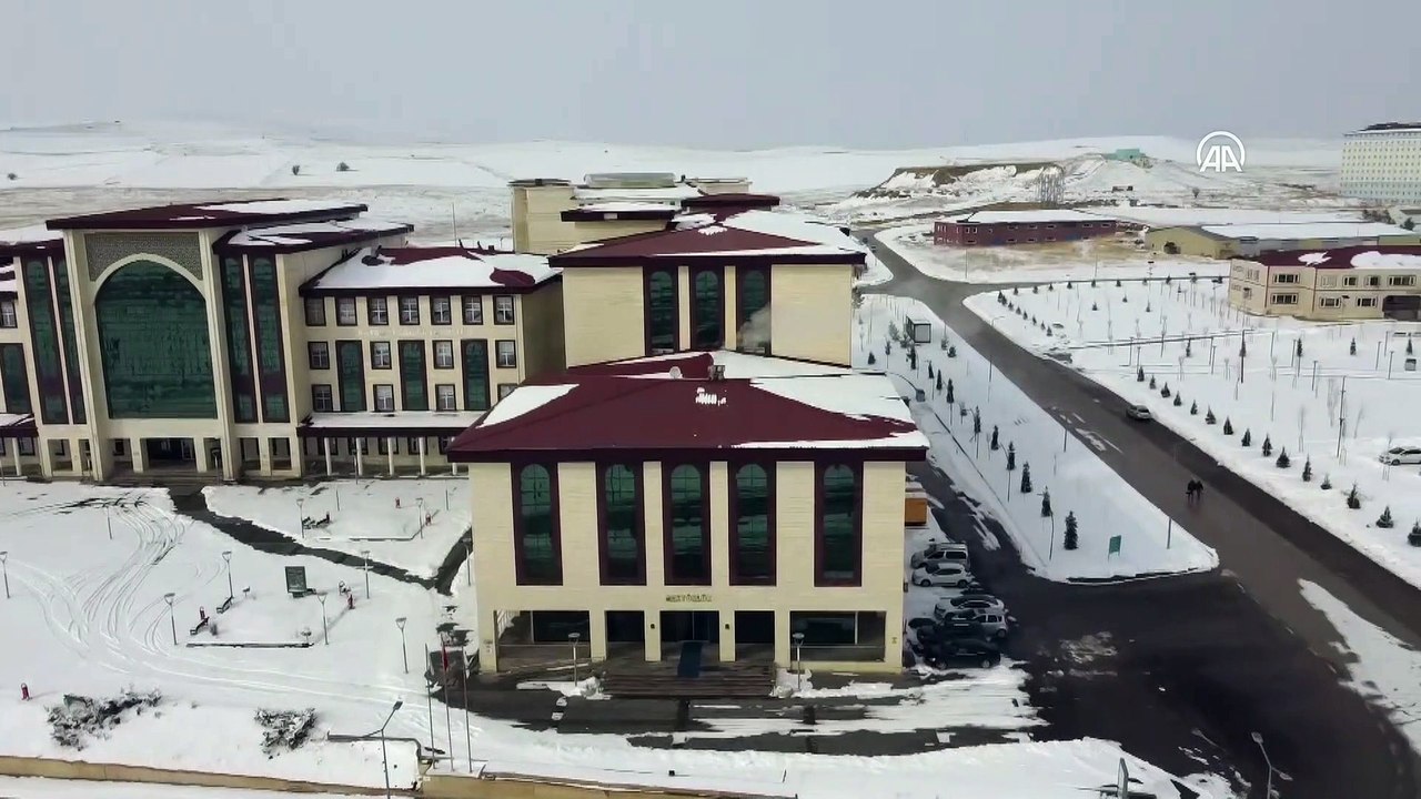 Bayburt Üniversitesinin yer altında depoladığı kar suyu yazın can suyu olacak