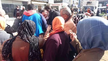 Ücretsiz maskeyi duyan koştu: İzdiham yaşandı