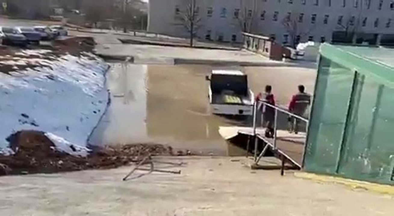 CHP'li Mahmut Tanal paylaştı: Meclis sular altında