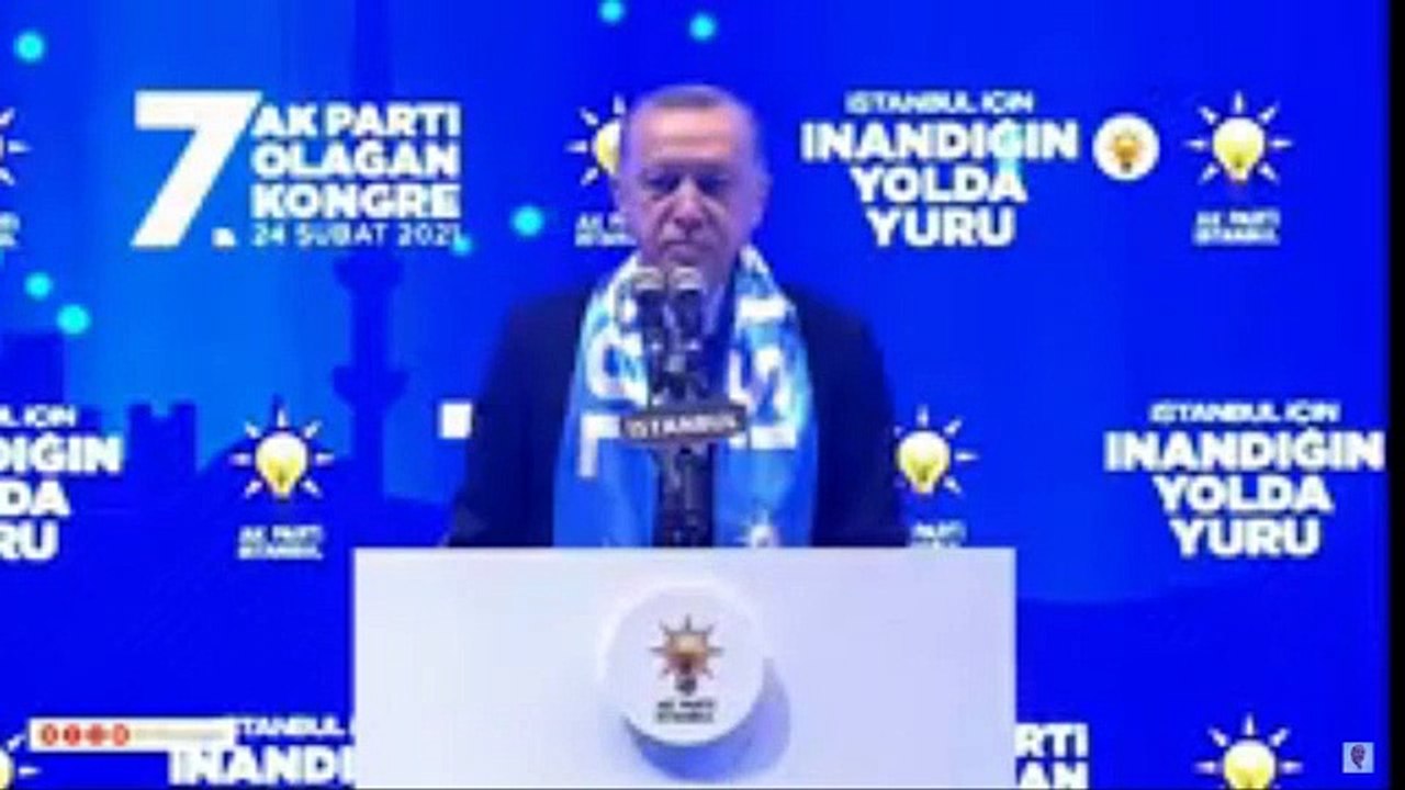 AKP İstanbul İl Kongresi, kız çocuğunun söylediği şarkıyla açıldı: "Beraber yürüdük biz bu yollarda"