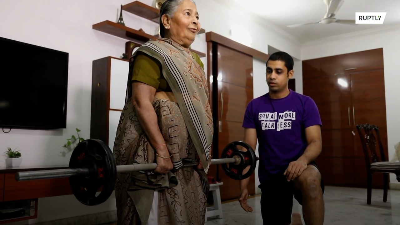 Gutsy granny lifts weights and squats like a pro at 82