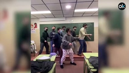 Este es el baile viral en pijama de un profesor de filosofía de Madrid que triunfa en TikTok