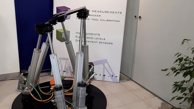 Hexapode en démonstration dans les locaux de Symétrie à Nîmes