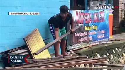 Terdampak Normalisasi Sungai, Saniah Rogoh Kocek Pribadi untuk Bongkar Rumah Sendiri