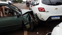 Motorista embriagado colide em carros estacionados na Avenida Brasil, no São Cristóvão