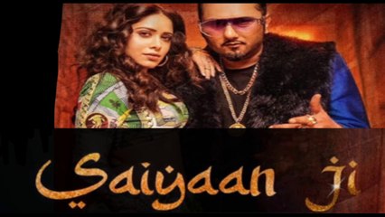 Saiyaan ji song on piano in phone by vipin (walk band)