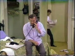 Odd couple S5 E16 Felix starts gambling