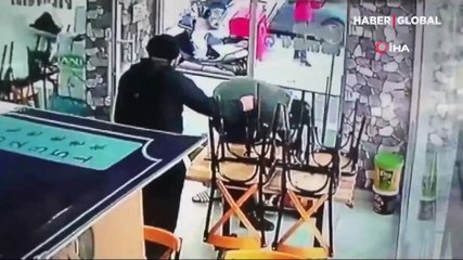 Dakikalarca kavga ettiler, kimse ayıramadı