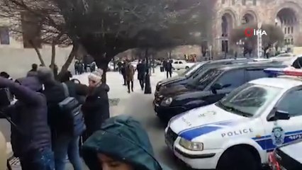 - Yüzlerce Paşinyan destekçisi, meydanlara akın etti