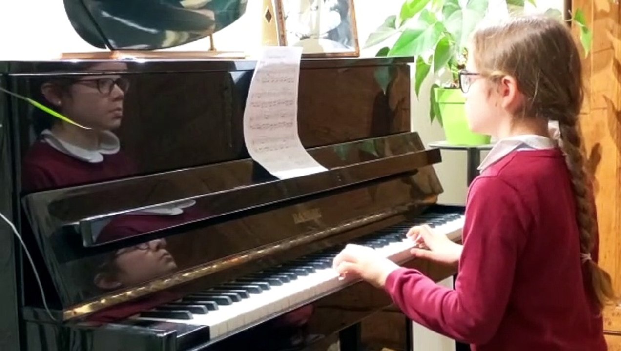 Quand Eponine joue de Allerme Piano droit _ Piano