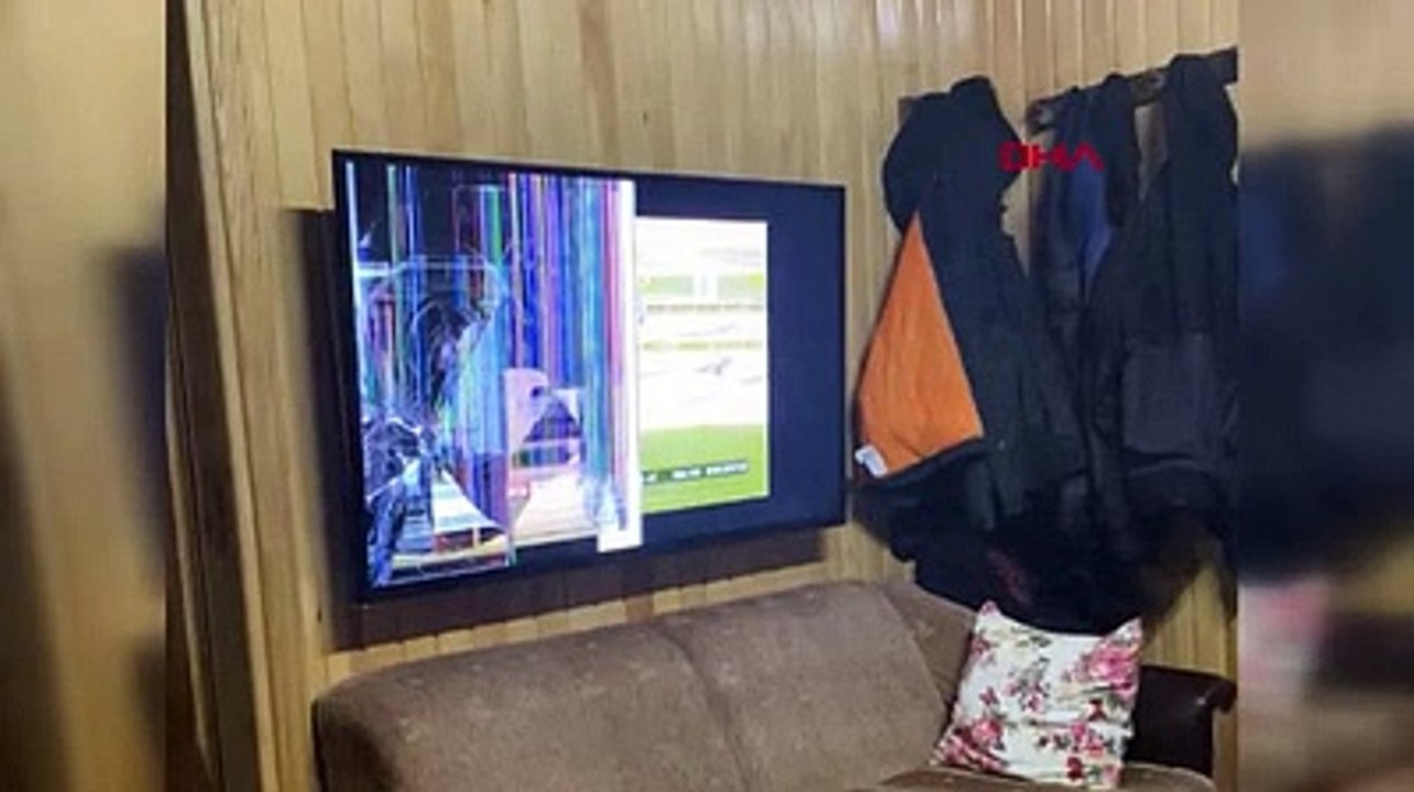 Demlik şakası yapan kuzenini plazma televizyonla kovaladı