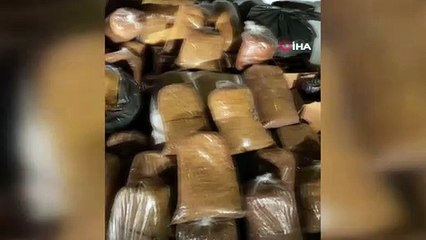 Fatih’te kaçak tütün operasyonu: Yüzlerce kilo tütün ele geçirildi