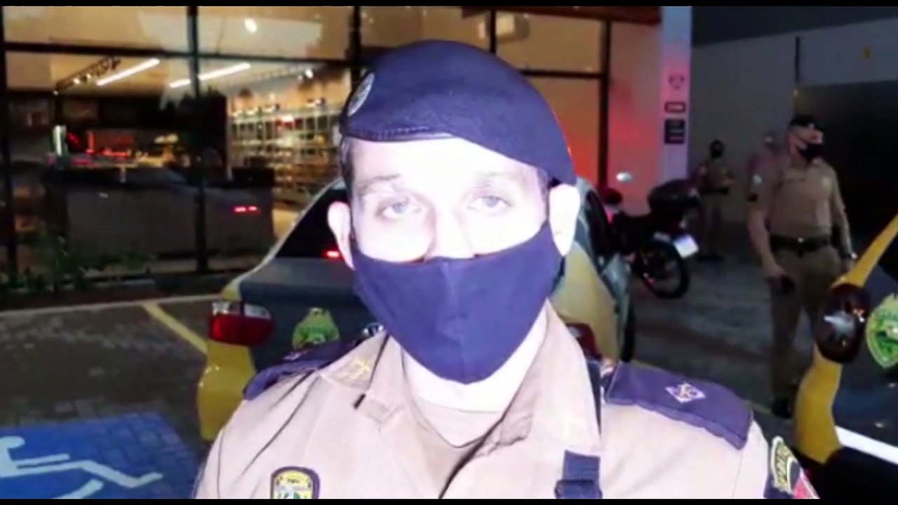 Corpo de ladrão que teria se enforcado em janela ao tentar fugir da Polícia é recolhido pelo IML