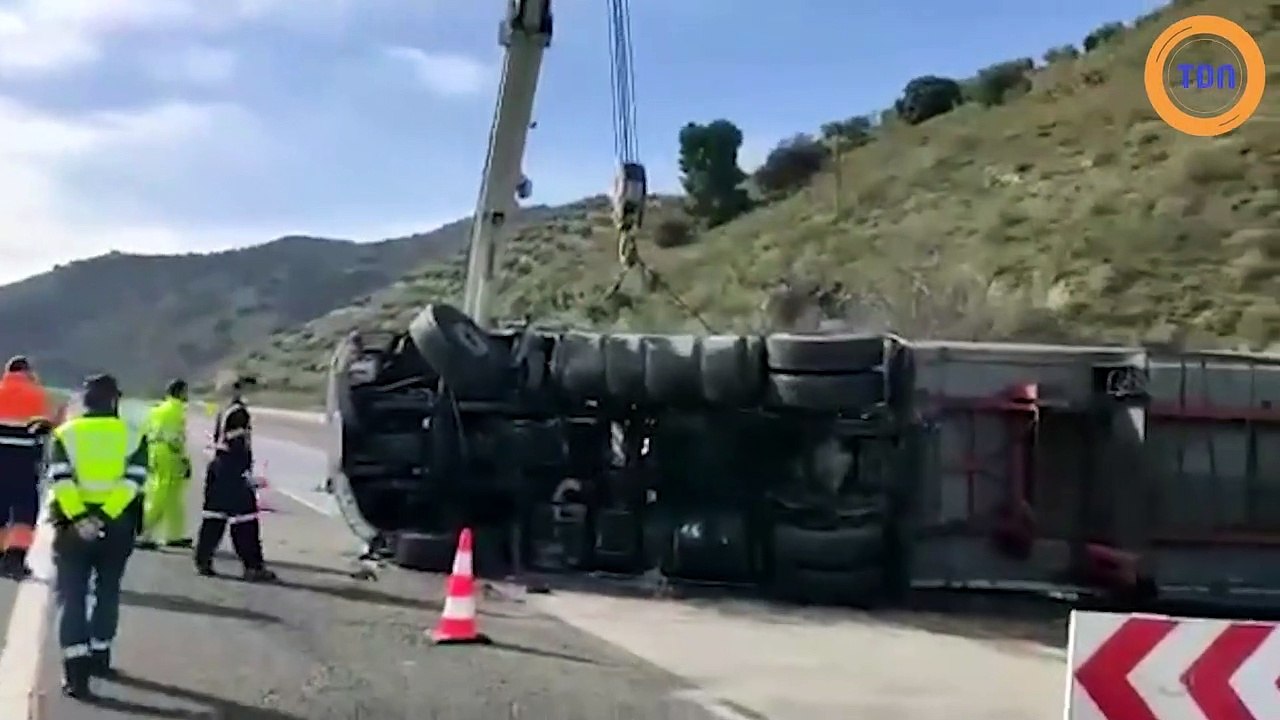 Il tente de redresser un véhicule accidenté, ça va mal tourner !
