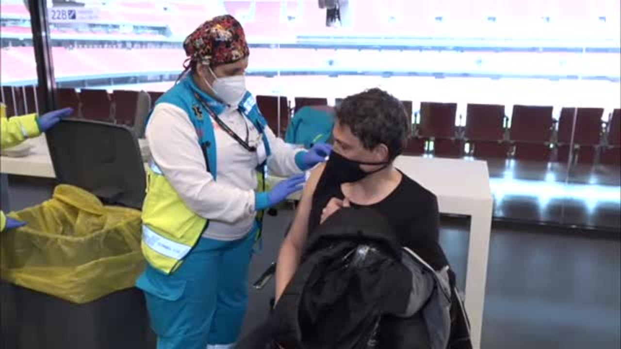 Empiezan en Madrid las vacunaciones a mayores de 80 años, profesores y servicios de emergencias