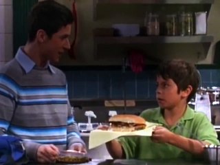 Wizards Of Waverly Place 1x02 First Kiss