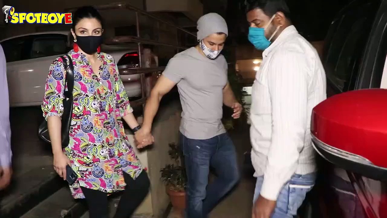 Karisma Kapoor, Soha Ali Khan- Kunal Kemmu Visit Kareena Kapoor’s Residence To Meet The Newborn Baby