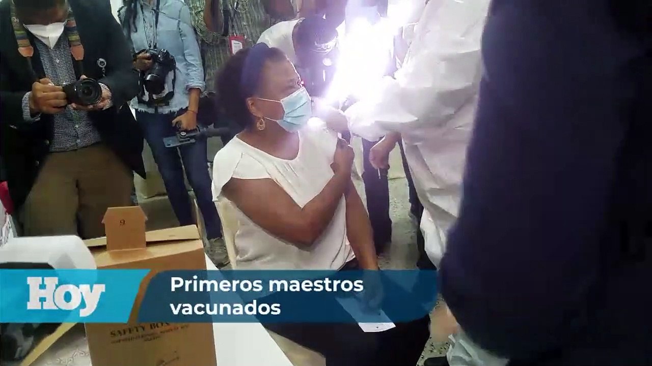 Primeros maestros vacunados