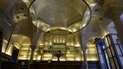 Hinter der Theke schlummerte ein 800 Jahre altes Dampfbad