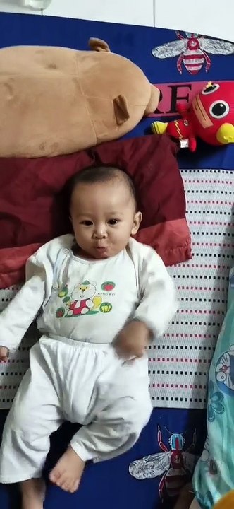 Baby want say happy