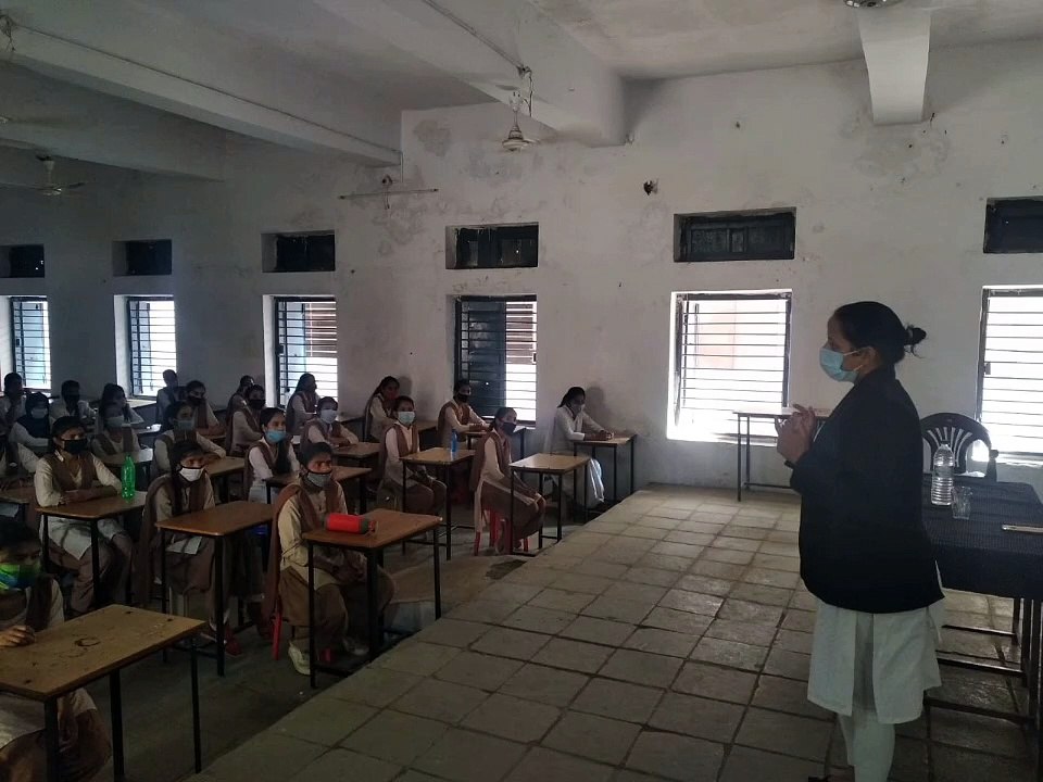 विद्यार्थी जीवन में लक्ष्य निर्धारित कर अनुशासि...