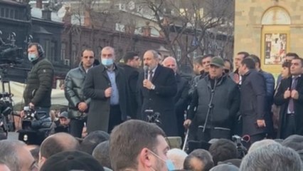 Pashinián denuncia intento de golpe militar tras exigir Ejército su dimisión