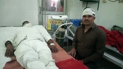 सीतापुर : दबंगो ने ग्राम प्रधान और उसके पिता पर किया जानलेवा हमला