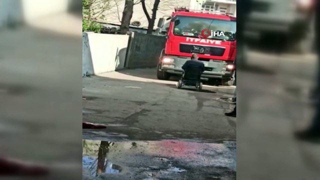 Evini yaktı, söndürmek isteyen itfaiye ekiplerine bıçakla direndi