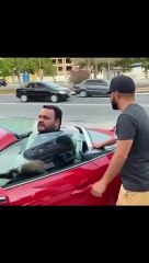 O caso do sujeito que comprou um descapotavél sem antes ver como fica nele...