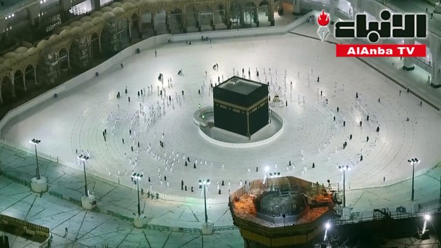 المعتمرون يعودون إلى رحاب المسجد الحرام وسط إجراءات احترازية صحية